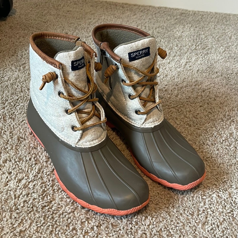 Sperry Duck Boot size 8.5